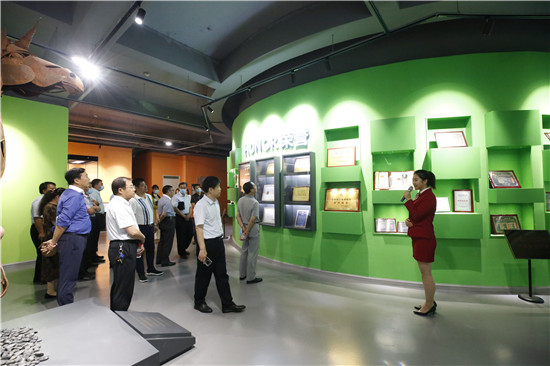 优德中国与蓟州区教育局交流合作研讨会在我校举行